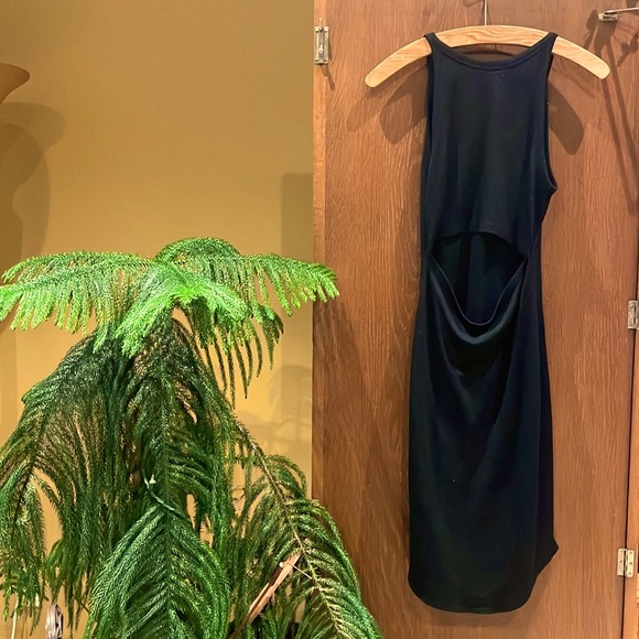 Lovely open back dress 🦋 - Picture 3 of 4